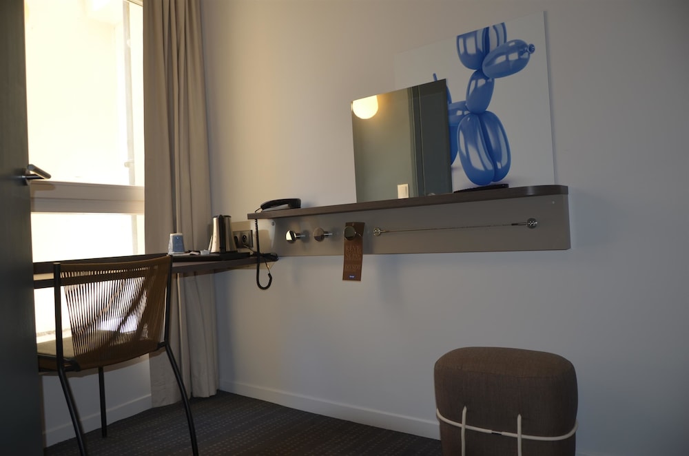 Standard Room, Multiple Beds photo 3