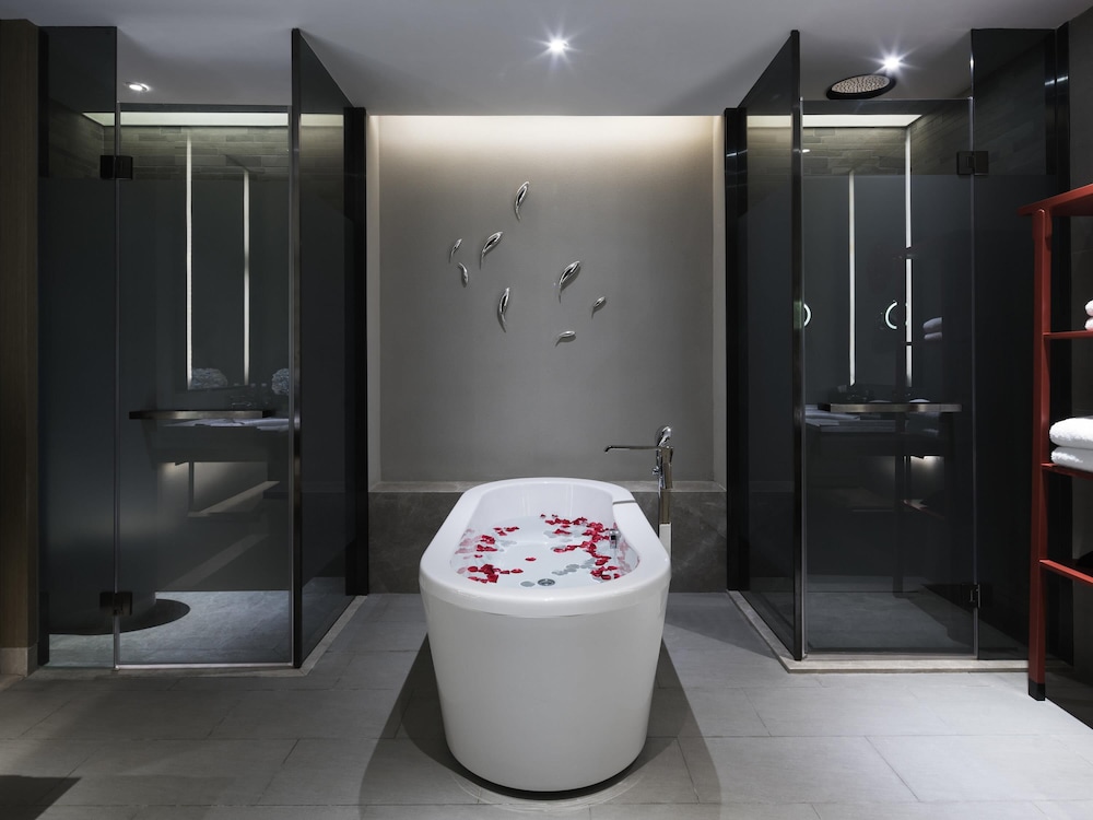 Suite, 1 King Bed, Club Lounge Access (Ambassador) photo 1