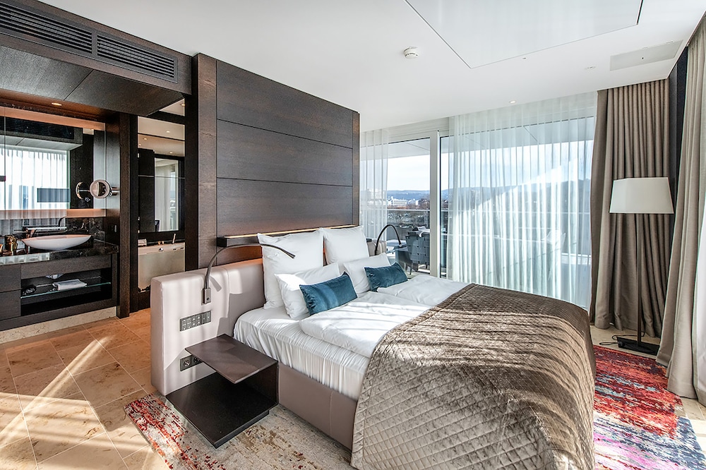 Penthouse, Patio, Marina View photo