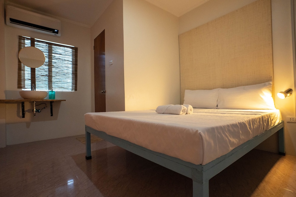 Standard Queen Room - Photo 5