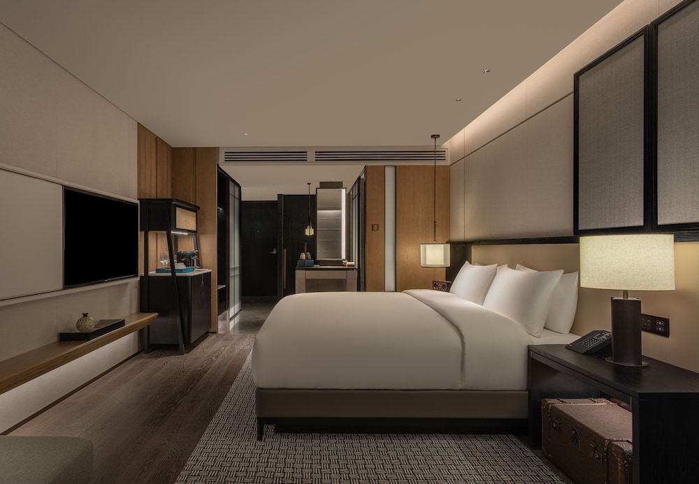 Empark Executive King Suite