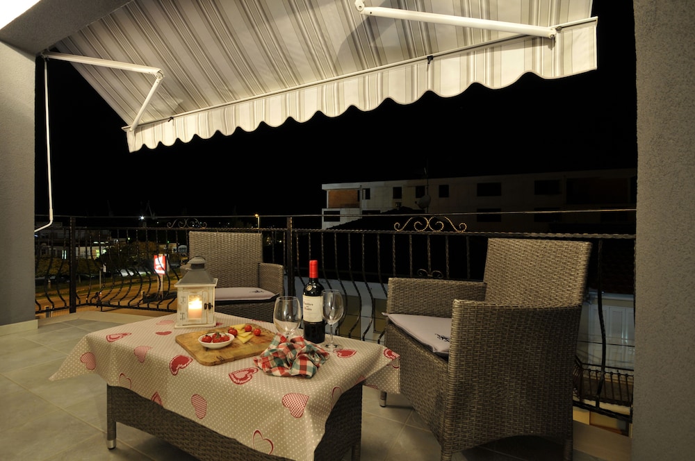 Double Room, Balcony - Photo 11
