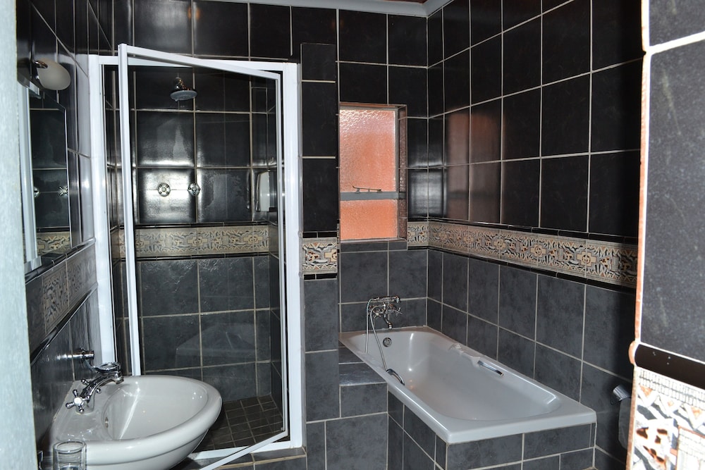 Family Room, 1 Bedroom (Triple Room (Shower)) photo 3