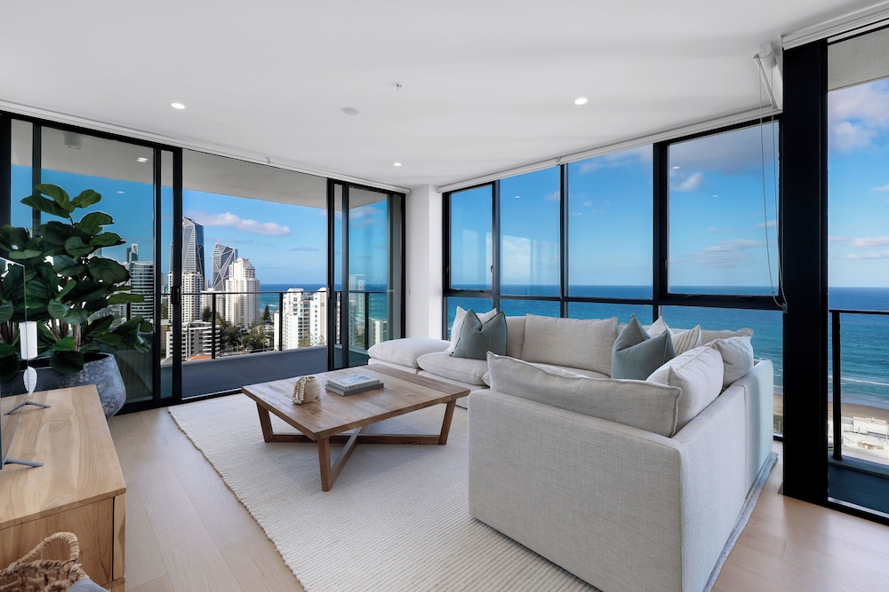 Three Bedrooms Luxury Skyrise