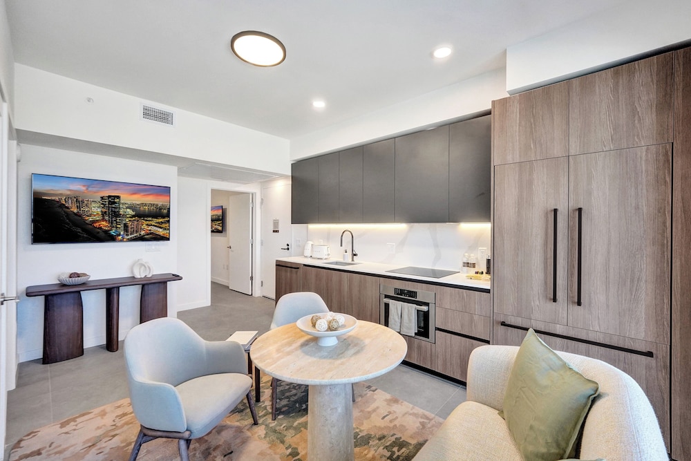 2 Bedroom Suite with Balcony