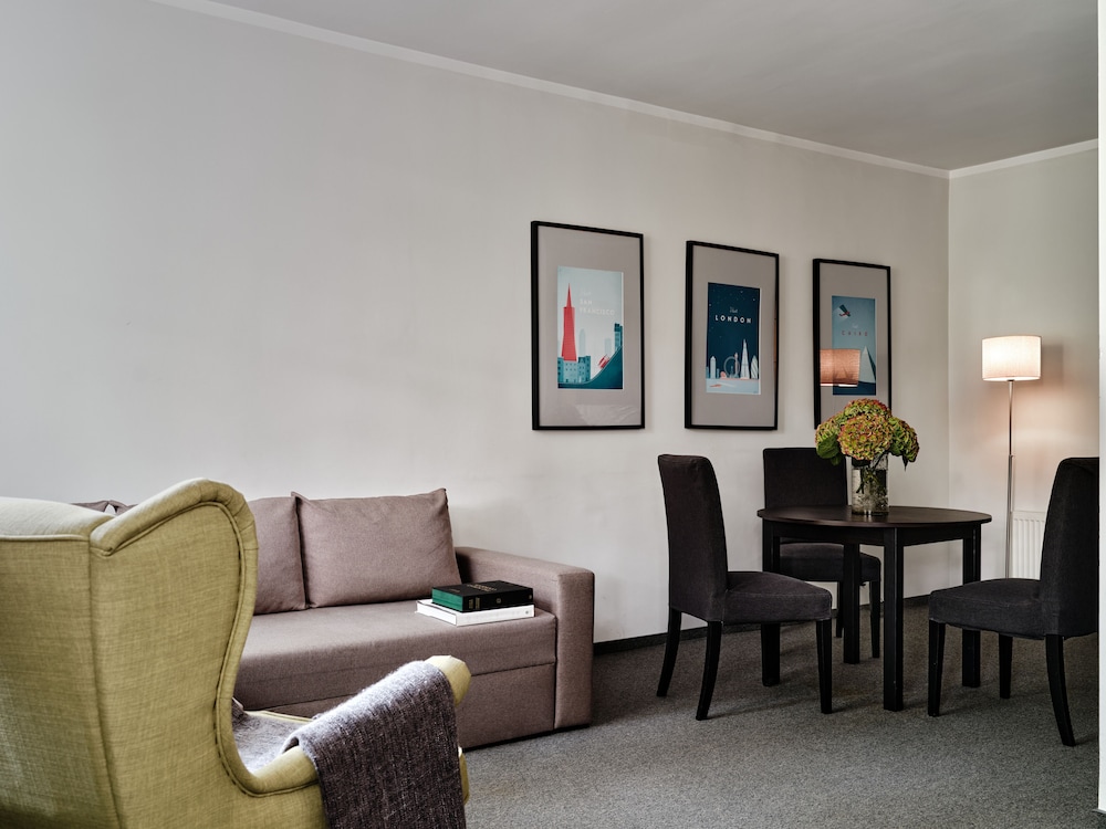 Apartment photo 2