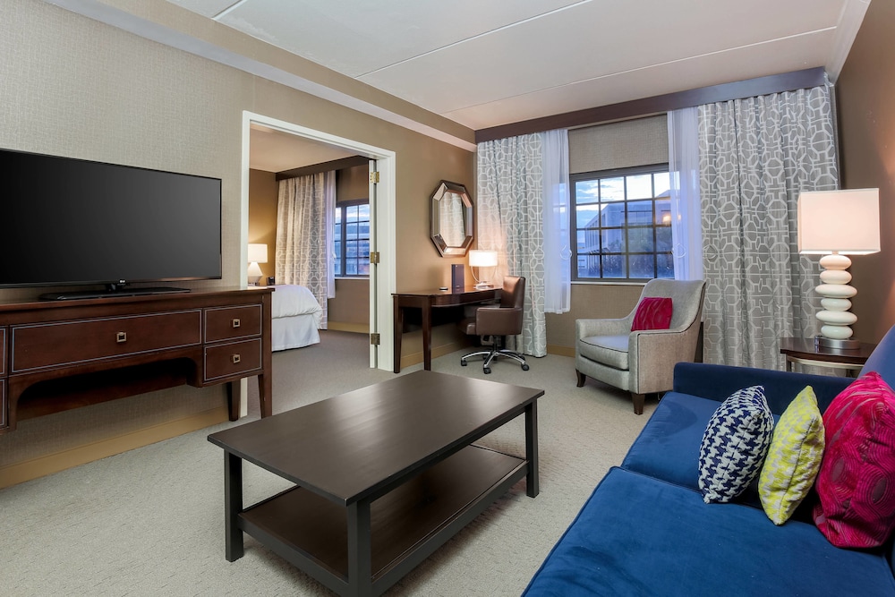 Suite, 1 King Bed with Sofa bed, Corner - Photo 4