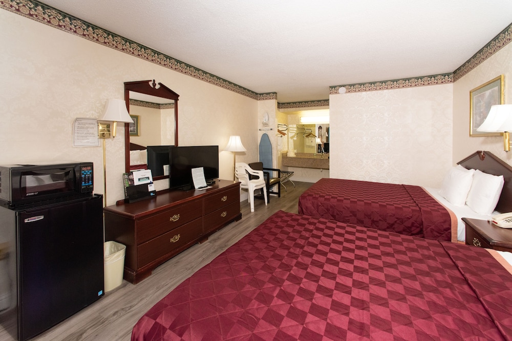 Deluxe Room, 2 Queen Beds, photo 7