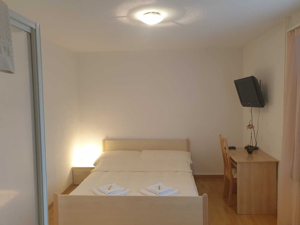 Double Room, Shared Bathroom photo 2