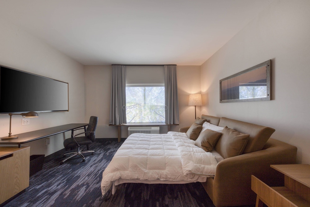 Suite, 1 King Bed with Sofa bed (Hearing Accessible) - Photo 2