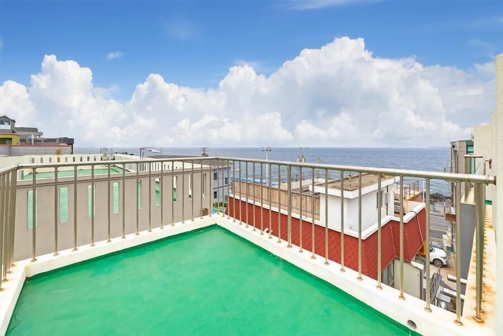 Basic Room, 1 Bedroom (Couple room (Random / Ocean View))
