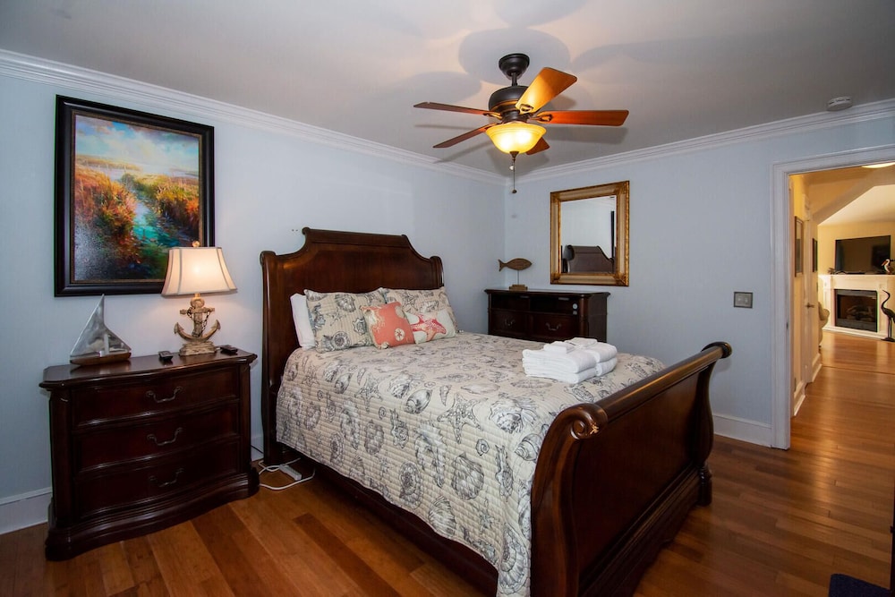 House, Multiple Beds, Kitchen, Golf View photo 1