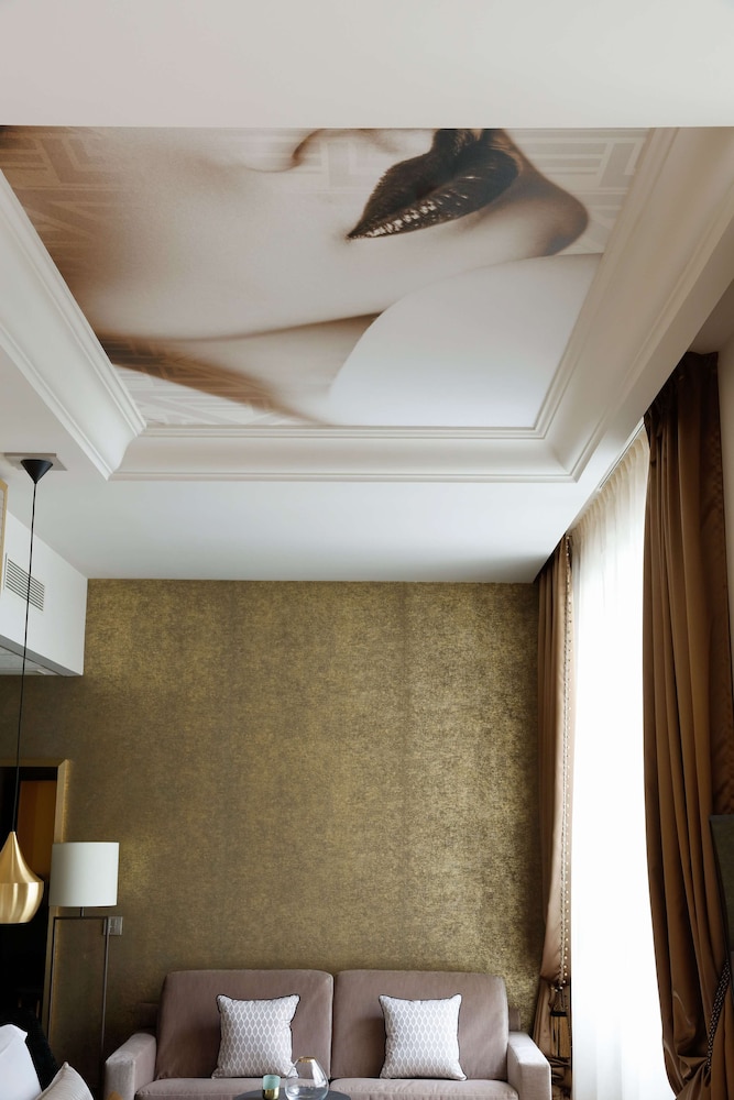 Queen Junior Suite