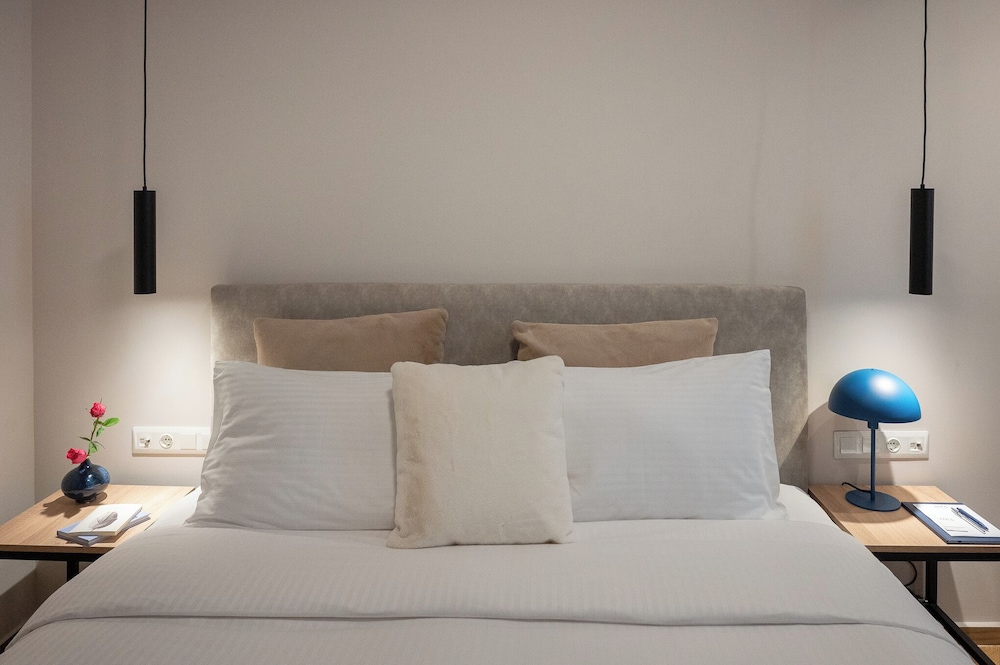 Standard Double or Twin Room - Photo 6