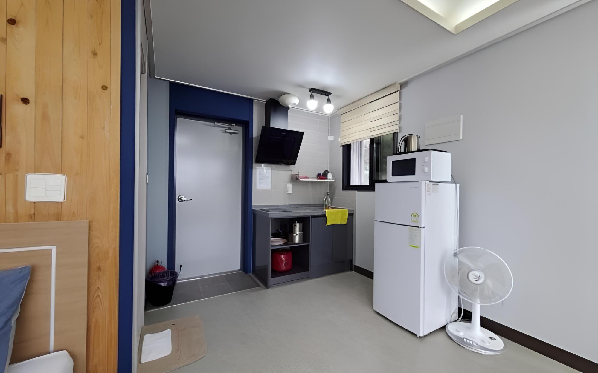 Room (Room 302 (Ocean View))