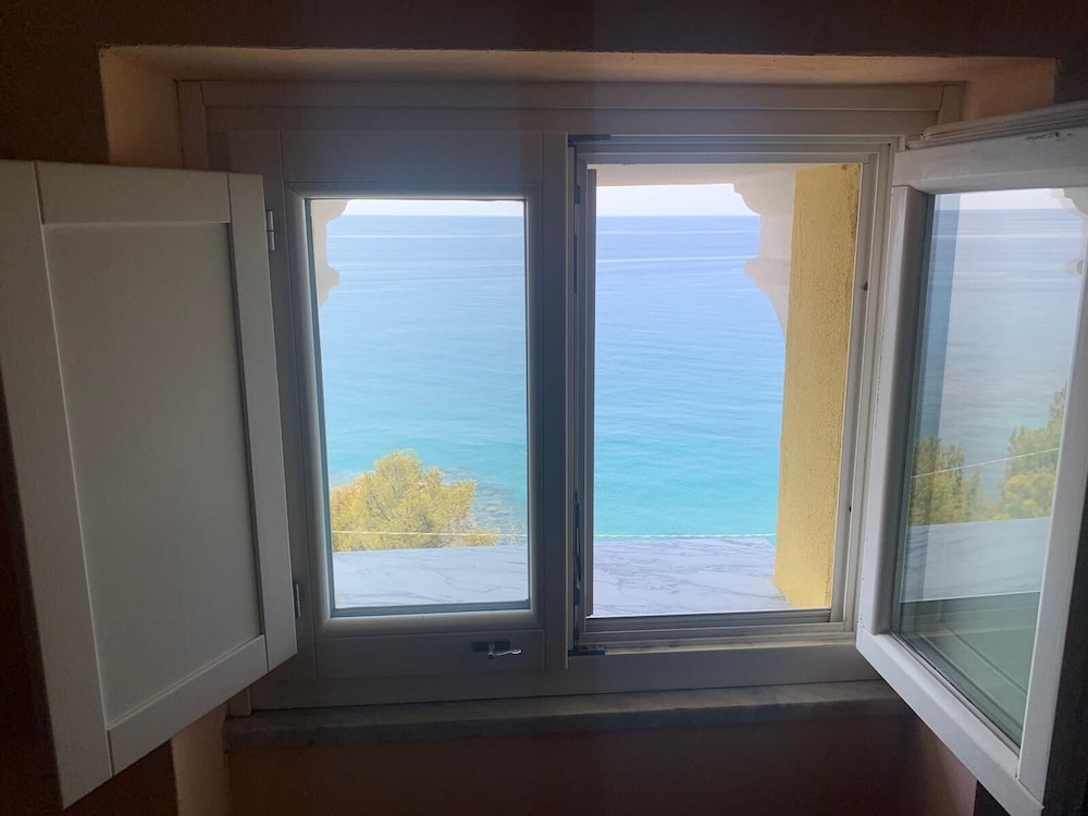 Basic Apartment photo 1