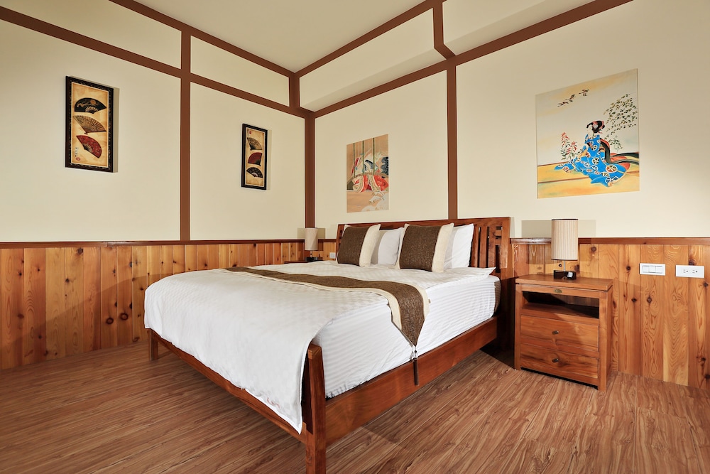 Family Quadruple Room, 2 Queen Beds, Non Smoking, Garden View photo 2
