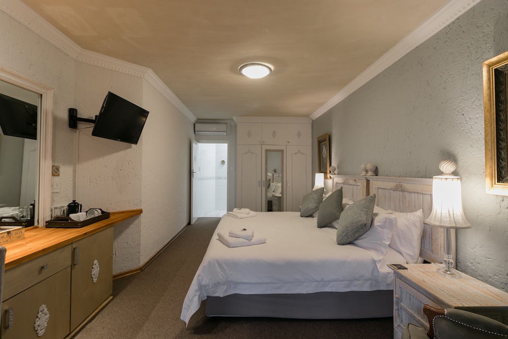 Room 3 - Standard photo 1