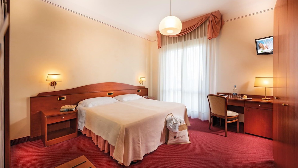 Classic Double or Twin Room photo 2