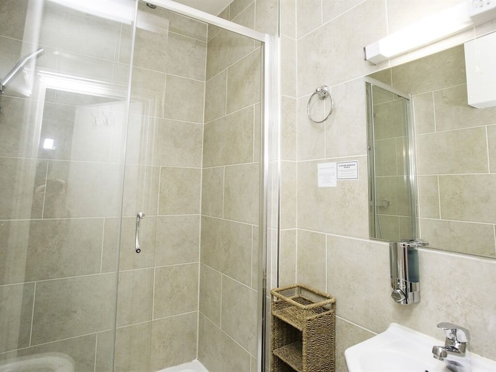Twin Room, Ensuite photo 3