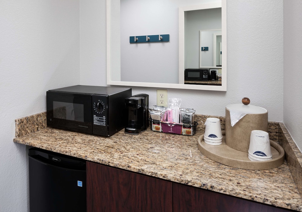 Room, 1 King Bed, Non Smoking, Refrigerator & Microwave - Photo 1