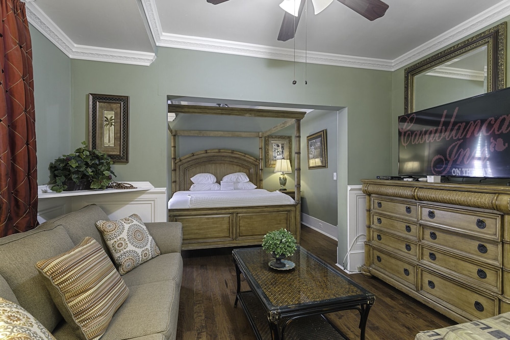 Deluxe Room, 1 King Bed with Sofa bed, Patio
