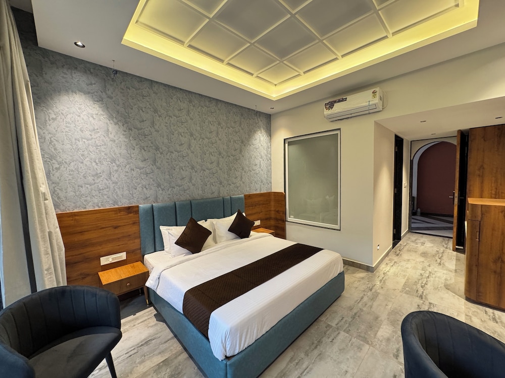 Premier Room