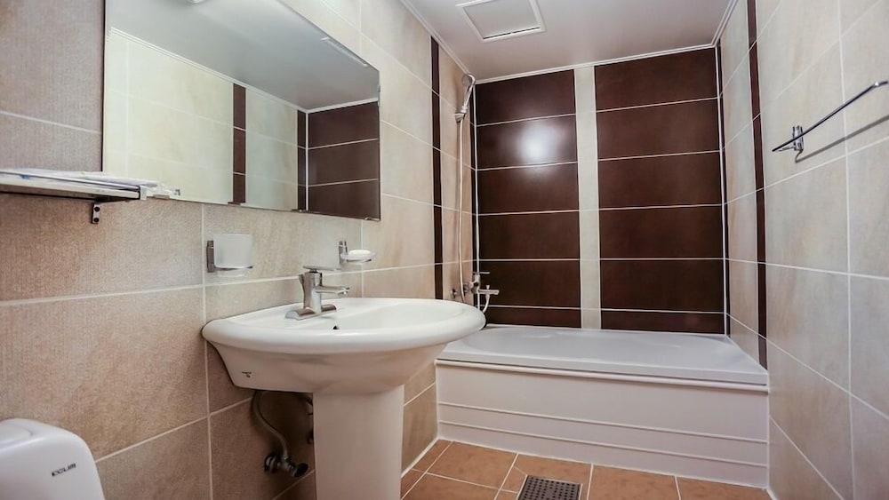 Twin Room - Photo 3