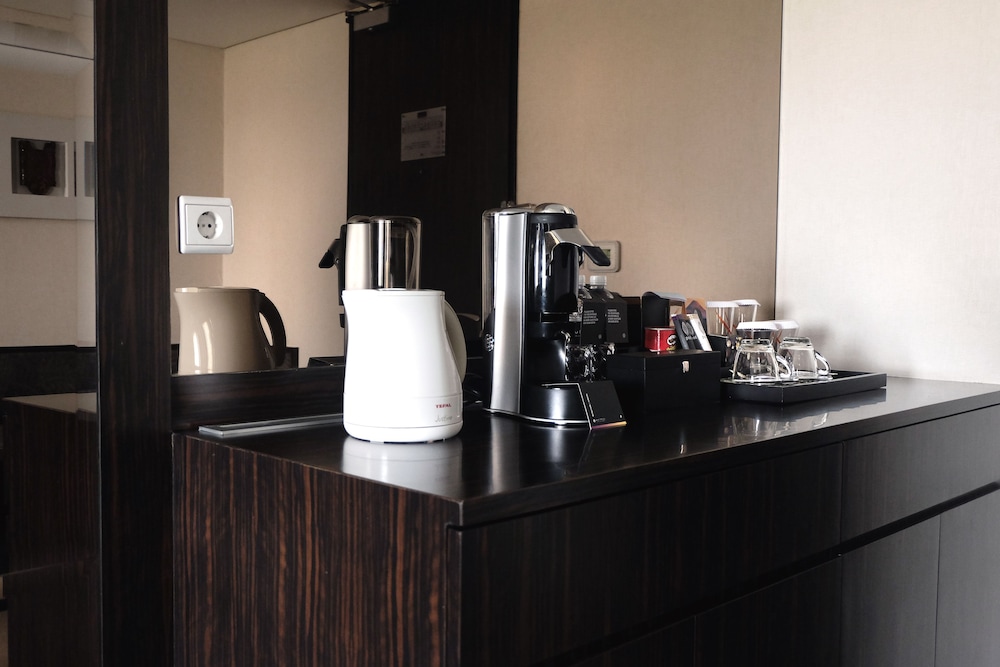 Superior Room, 1 Queen Bed, City View (Premium) - Photo 4