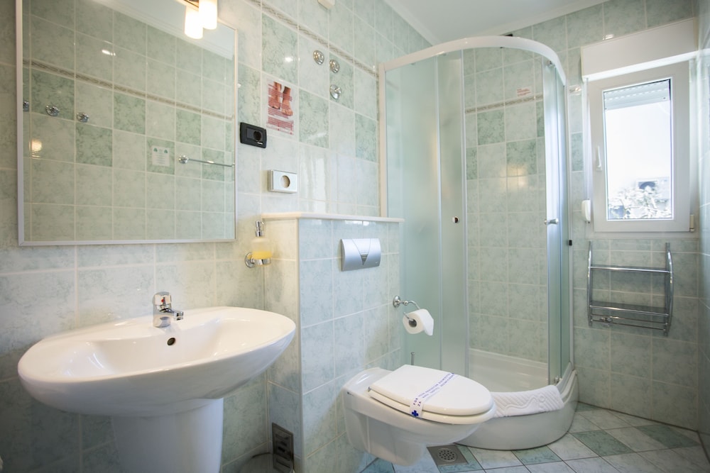 Deluxe Double Room, 1 Queen Bed, Balcony - Photo 3