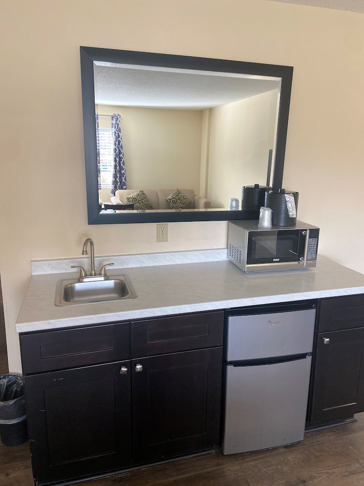 Studio Suite, Multiple Beds, Kitchenette - Photo 5