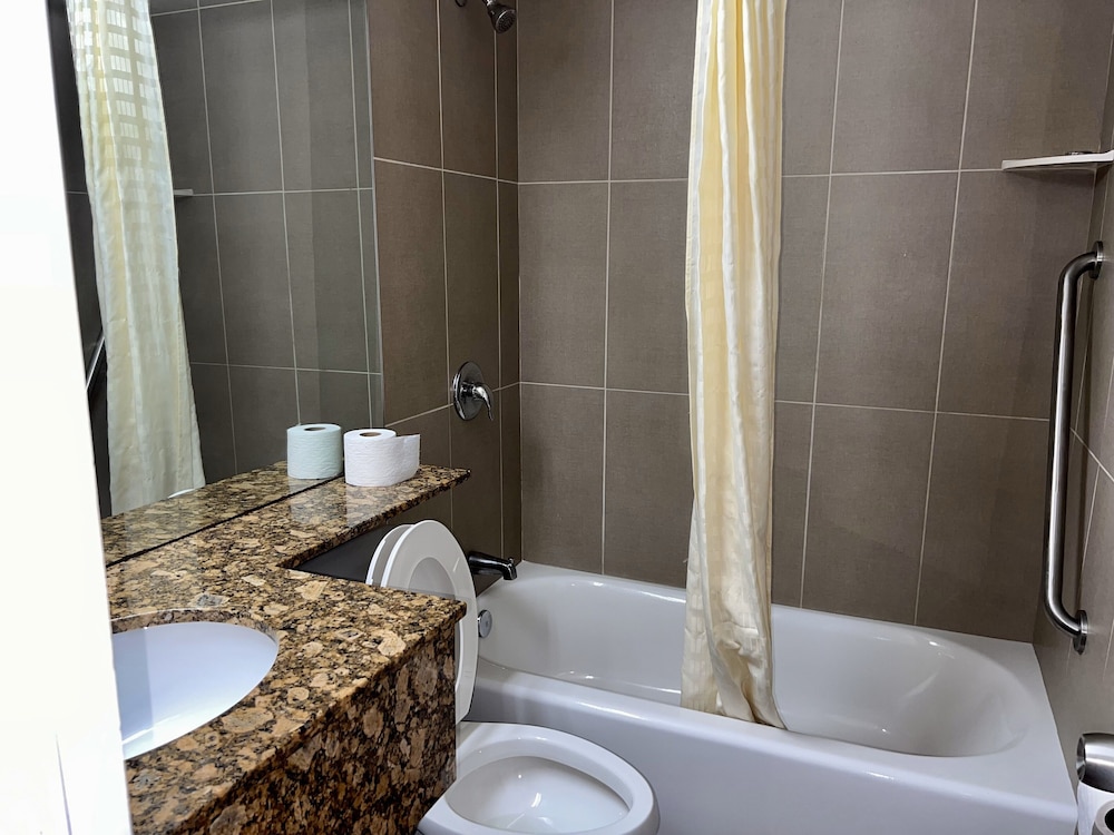 Americas Best Inn and Suites Fort Lauderdale North, Photo 3