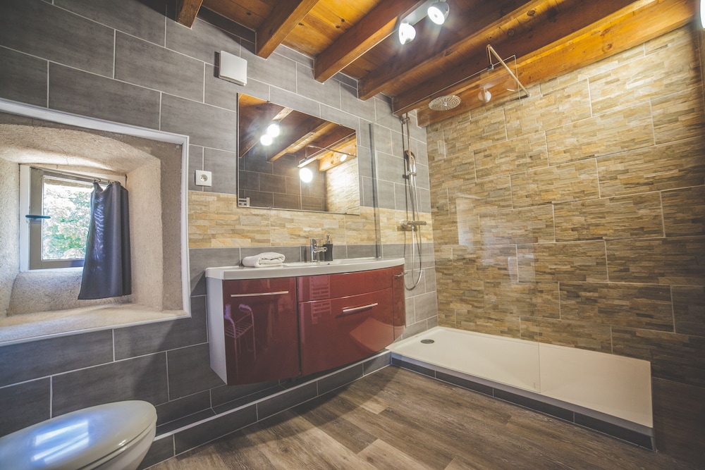 Classic Double Room, Ensuite photo 2