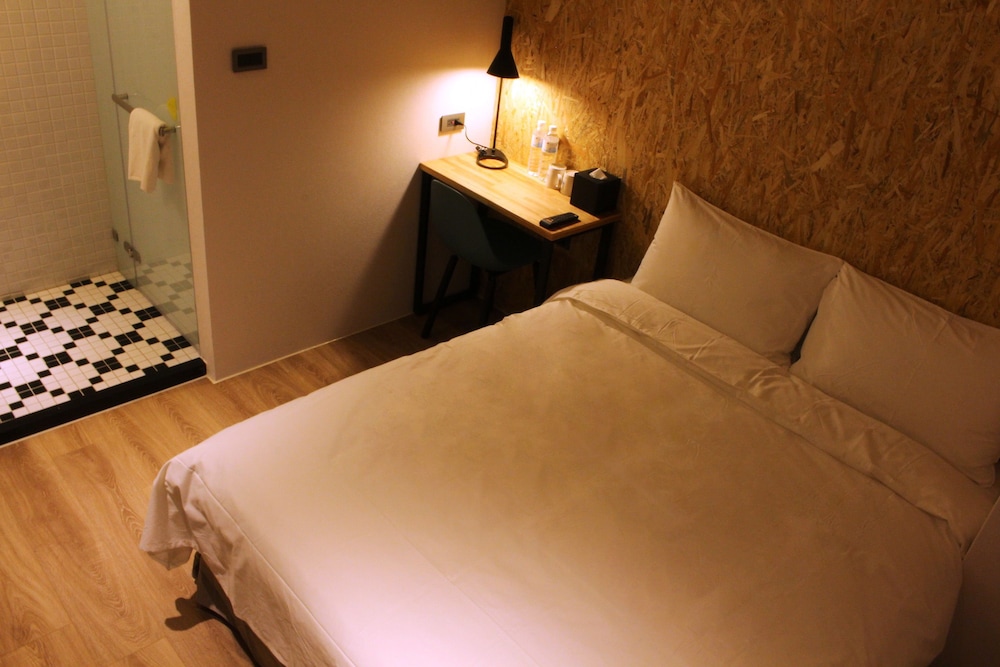 Standard Double Room, No Windows photo 2
