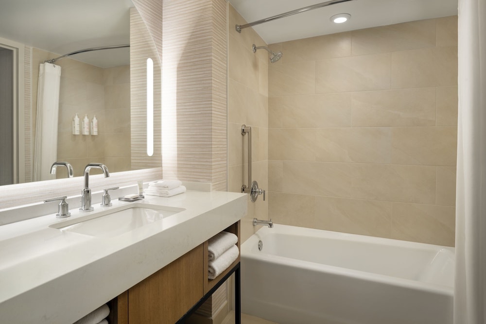 Deluxe Room, 2 Queen Beds, Bay View - Photo 6