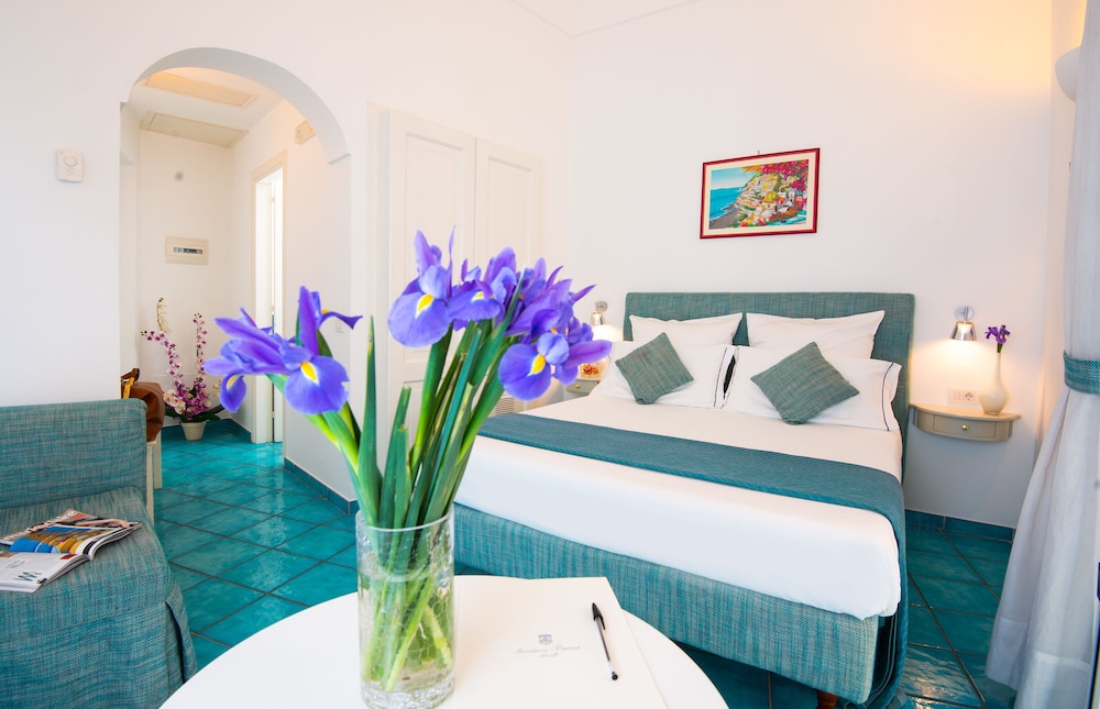 Superior Double Room, Terrace, Partial Sea View photo 3