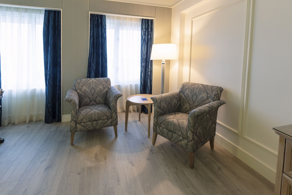 Deluxe Room, 1 King Bed - Photo 2