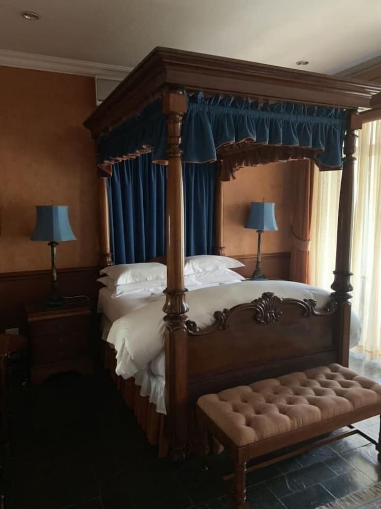 Suite, Balcony