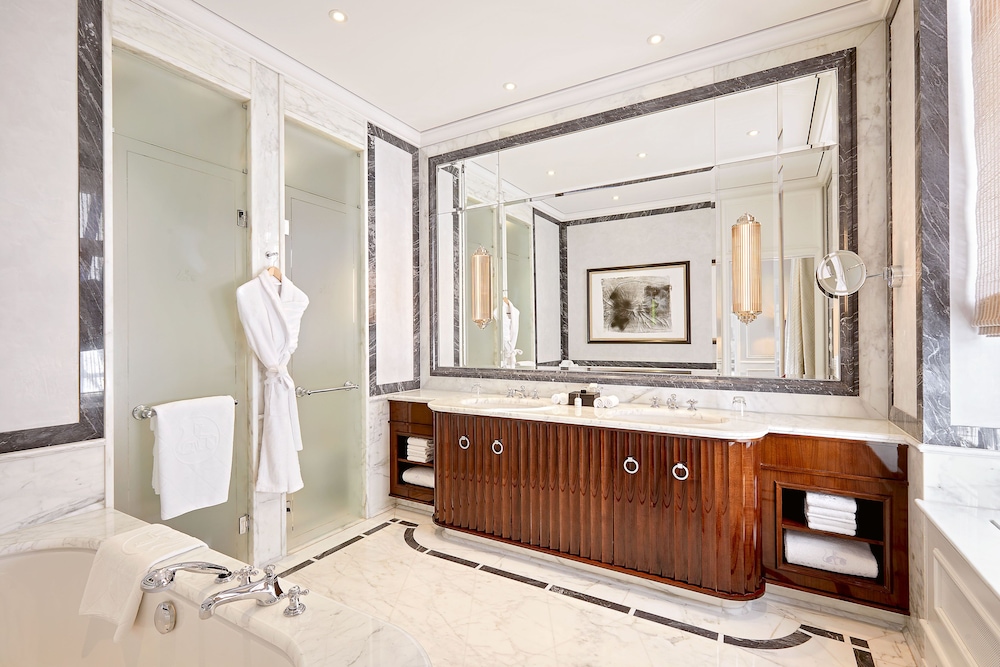 Suite, Lakeside (Corner) thumbnail 5