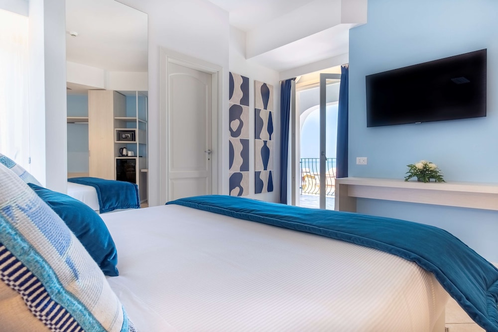 Superior Room, 1 Queen Bed, Balcony, Sea View