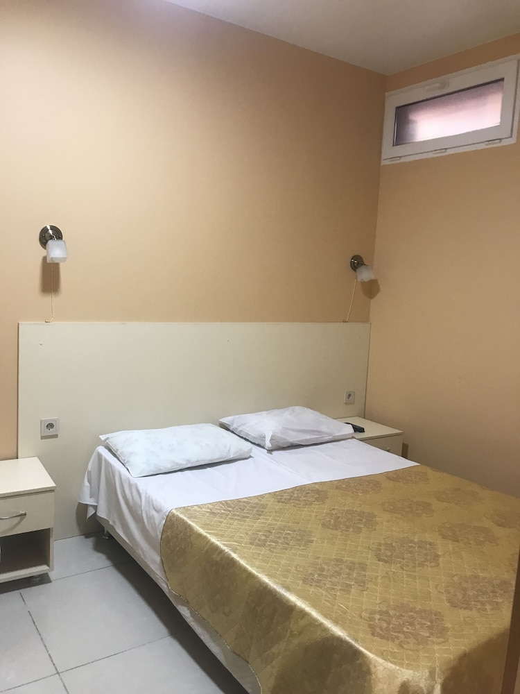 Economy Twin Room photo 1