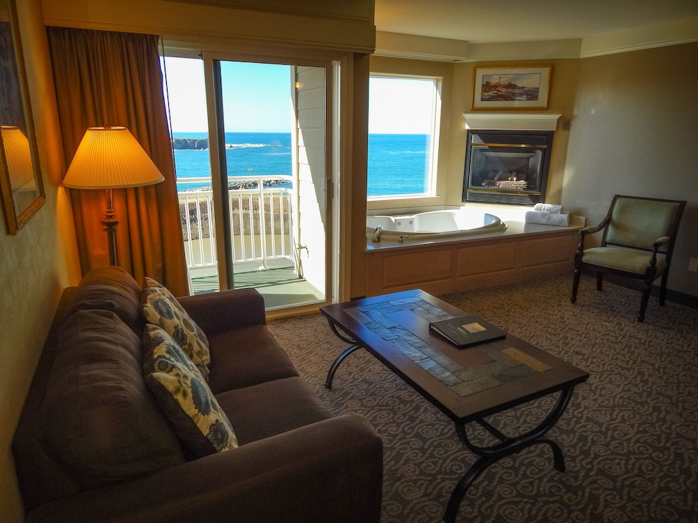 King Suite with Jetted Tub (Ocean View)