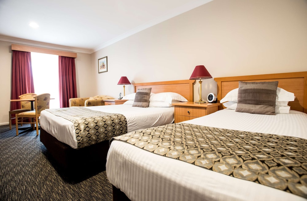 Deluxe Room, Multiple Beds, Non Smoking, Microwave - Photo 11