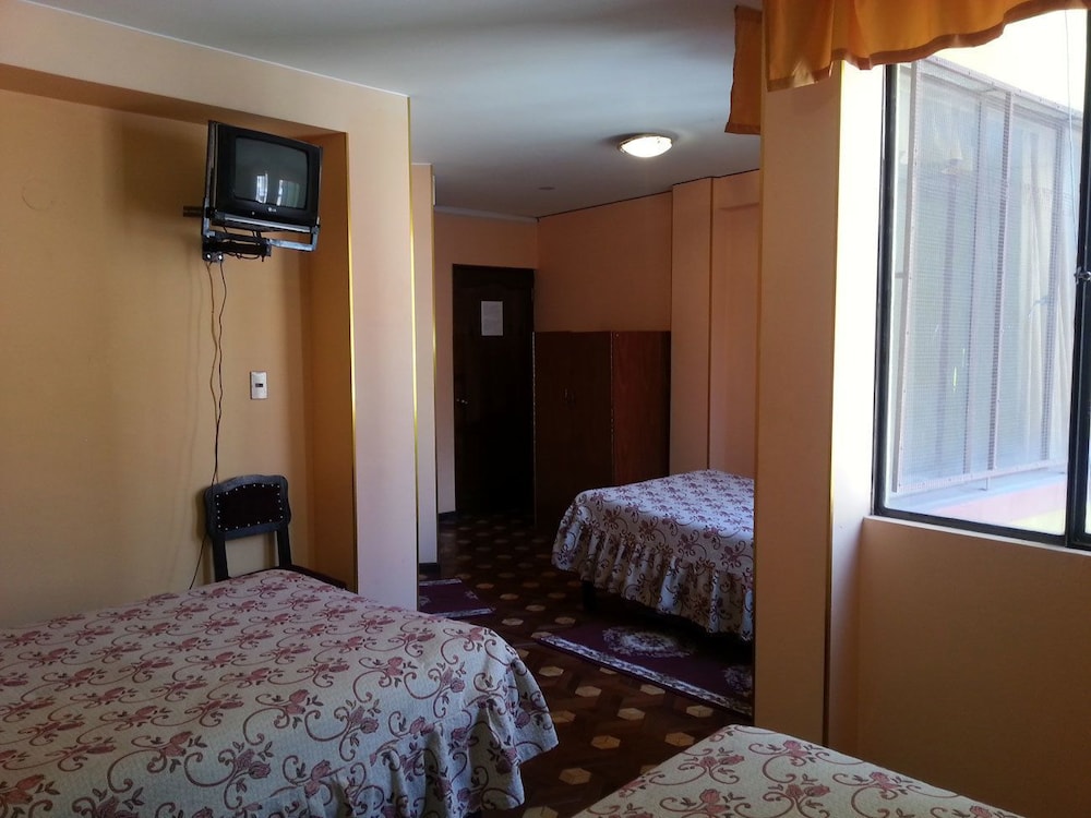 Triple Room, 3 Twin Beds, Private Bathroom photo 2