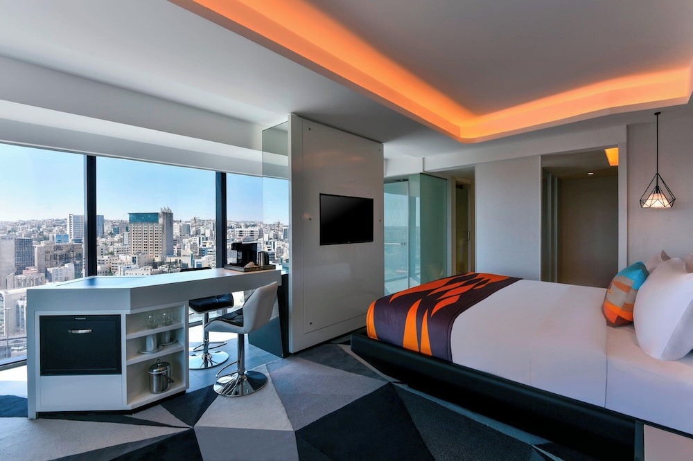 Premier Room, 1 King Bed, Corner photo 2