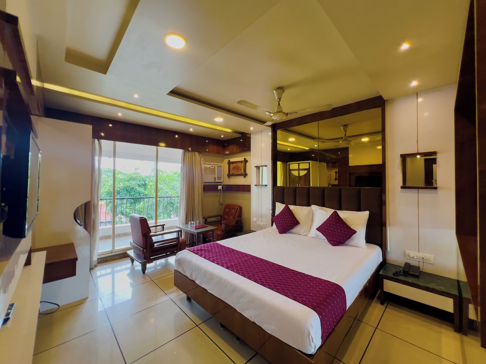 Suite, City View