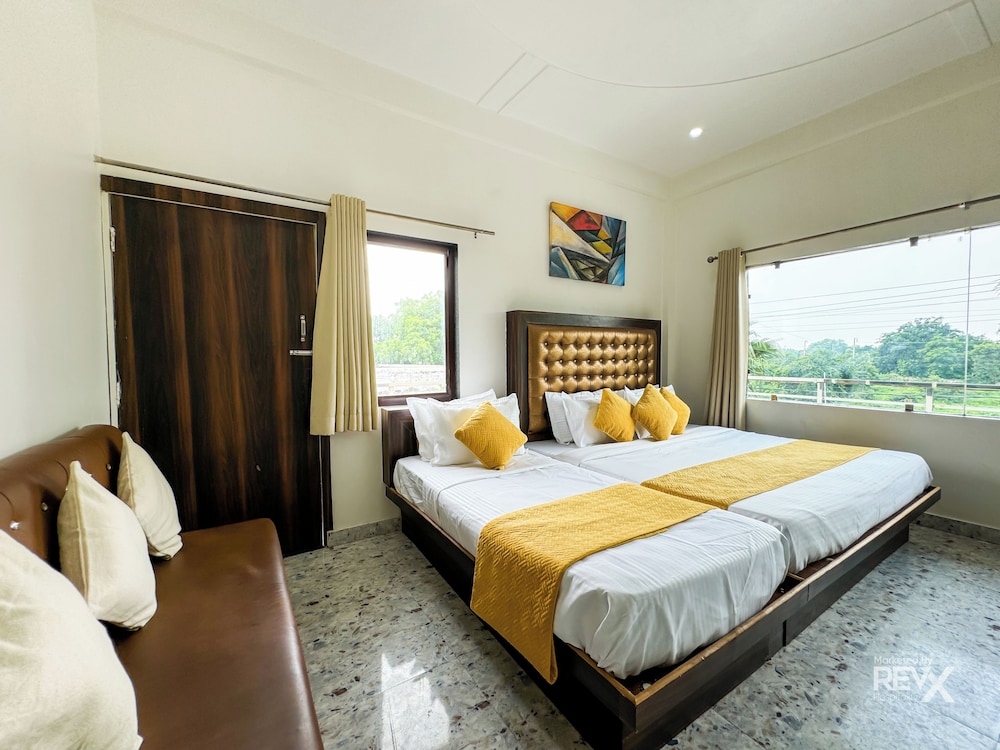 Family Triple Bed Room