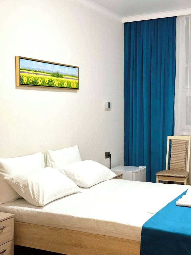 Basic Double Room, 1 Bedroom, Non Smoking photo 2