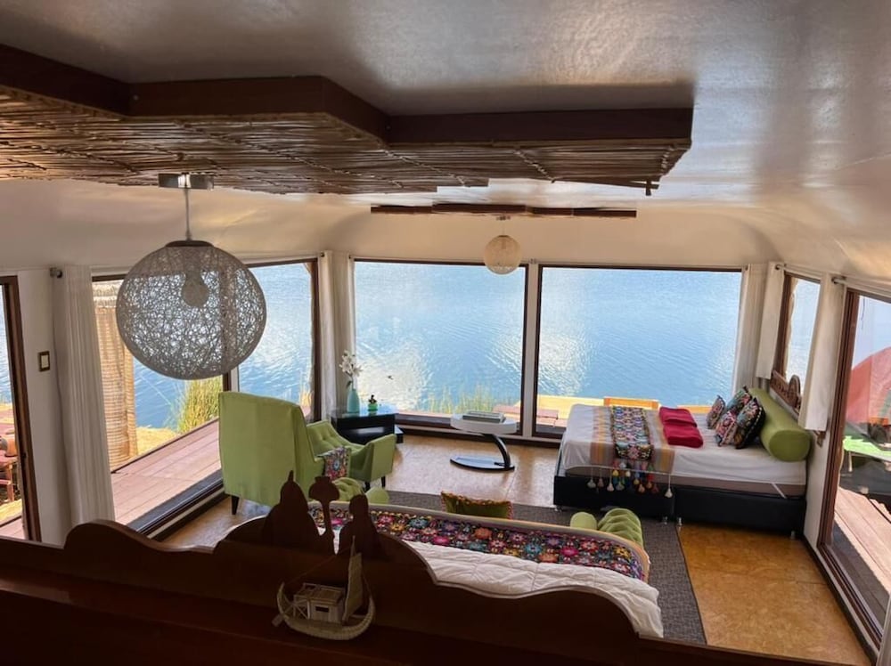 Suite, Lake View photo 1