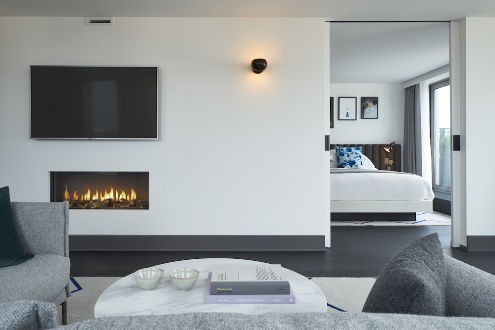 Penthouse (De Witt) thumbnail 6